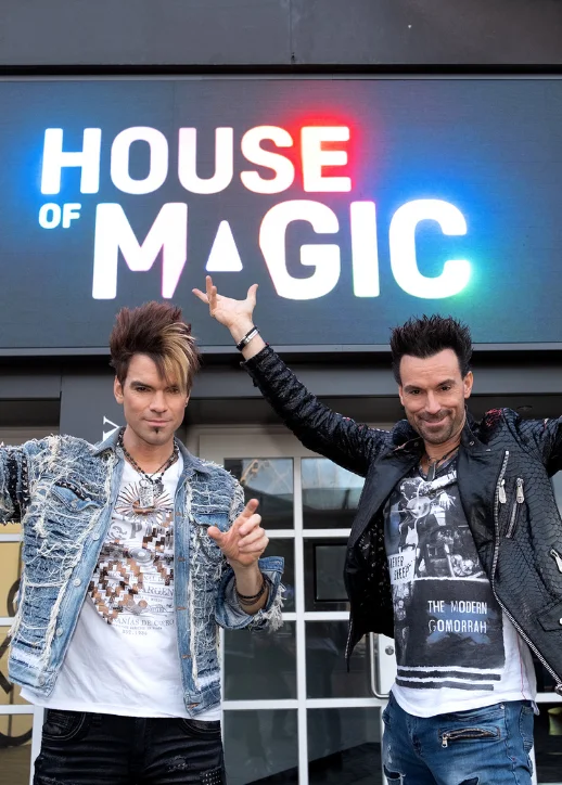 Haus der Magie der Ehrlich Brothers, mit faszinierenden Illusionen und magischen Darbietungen.