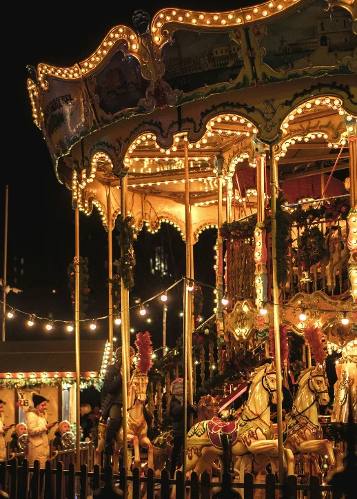 Foto von einer Karusell auf einem Weihnachtsmarkt